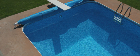 Quali vantaggi porta una copertura isotermica per piscina?